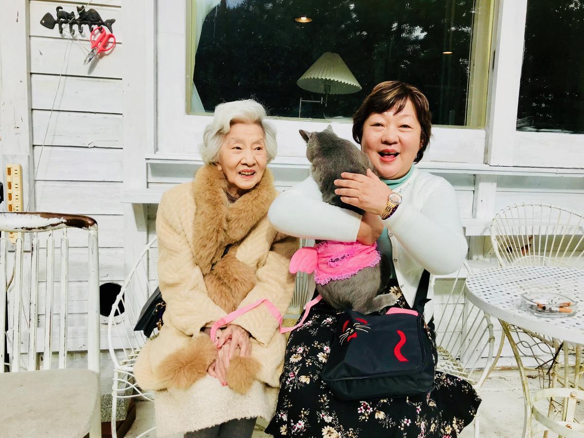 Mt Fuji Cat&Dog&Spa Pension Blue Poppy Fujikawaguchiko Dış mekan fotoğraf